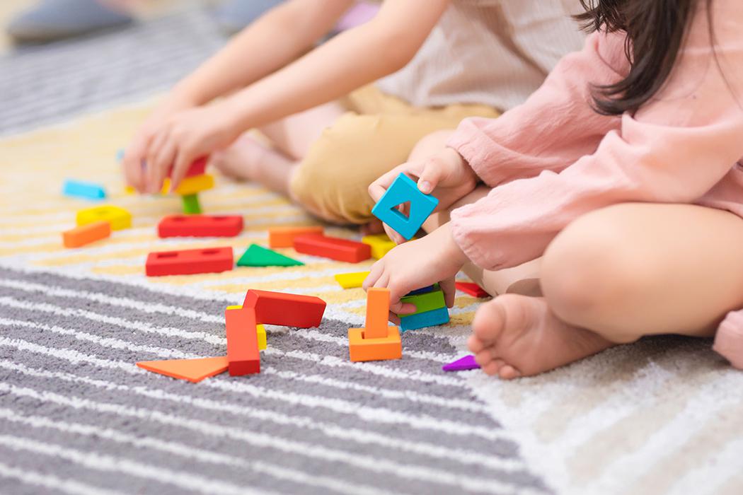 How to choose suitable educational toys for young children based on their age and developmental stage?